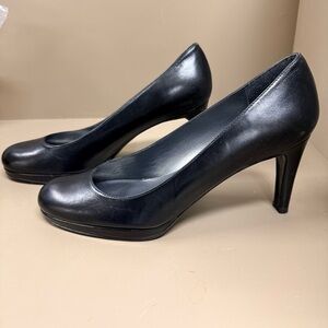 Stuart Weitzman Women's Elegant Black Leather Classic Pumps 3.5” Heel EUC
